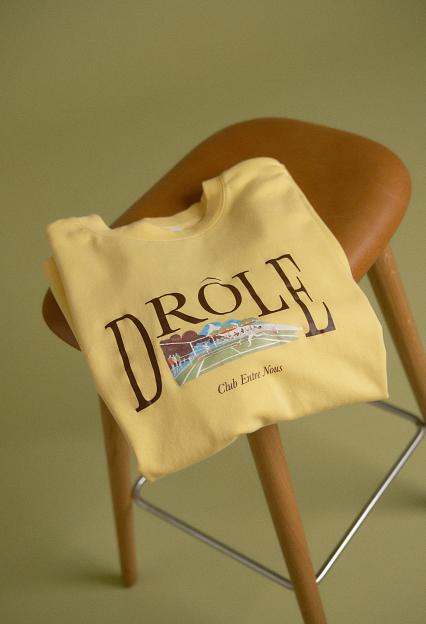 Drôle de Monsieur Le T-Shirt Tennis Court Light Yellow